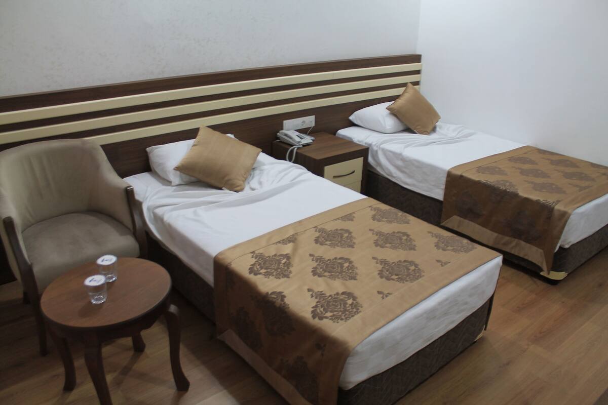 Kamar Twin Standar, pemandangan laut terbatas | Seprai premium, tempat tidur Select Comfort, dan brankas