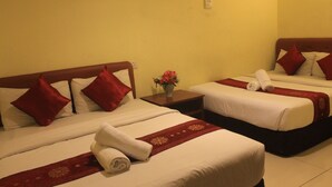 1 bedroom, in-room safe, desk, WiFi (free)