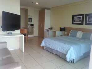 Habitació estàndard | Minibar, caixa forta a l'habitació, escriptori i wifi gratuïta 