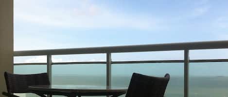 Minibar, coffres-forts dans les chambres, bureau, Wi-Fi gratuit