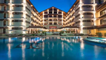 Outdoor pool, pool umbrellas, sun loungers