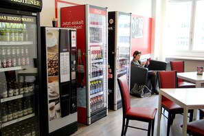 Tägliches kontinentales Frühstück (4.90 EUR pro Person)