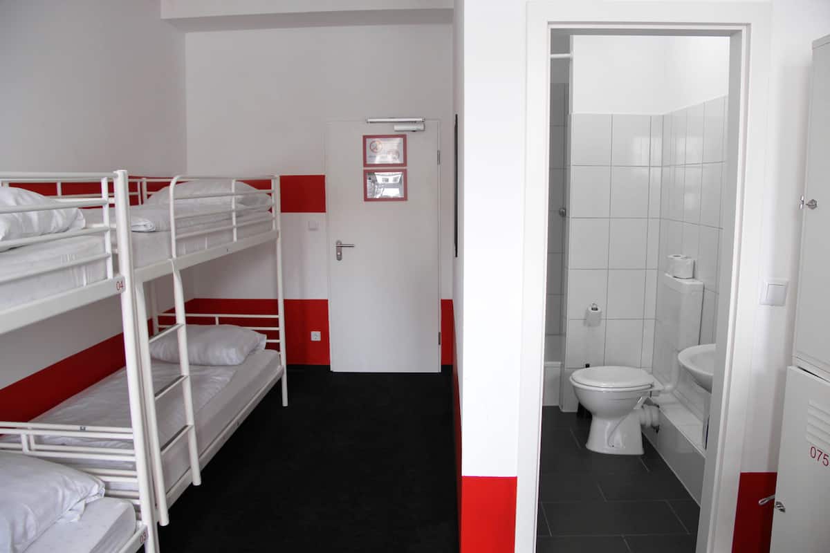 Shared Dormitory, Mixed Dorm, Private Bathroom (one bed in a 6 bed dormitory )