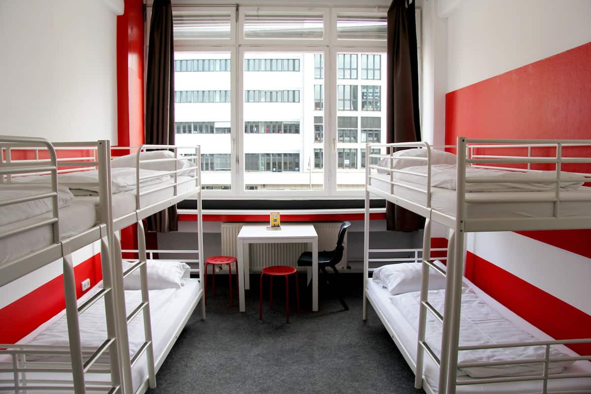 In-room safe, soundproofing, free WiFi