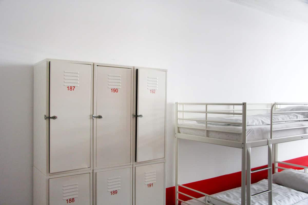 Shared Dormitory bed(s) in a 10 bed dorm | Caja de seguridad en la habitación, insonorización y wifi gratis