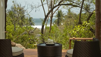 Deluxe Junior Suite w/ Jacuzzi | View from room