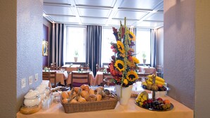 Daily buffet breakfast for a fee - TOP EMBRACE Hotel Vinum Trier (Trier)