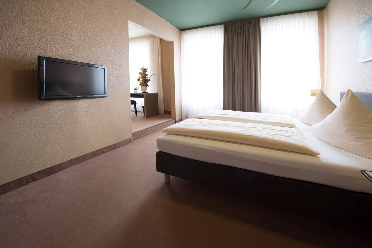 Comfort Double Room, Non Smoking (Breakfast Excluded) | Hypo-allergenic bedding available, in-room safe, desk, blackout drapes