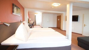 Junior Suite, Non Smoking (Breakfast Excluded) | Hypo-allergenic bedding available, in-room safe, desk, blackout drapes - TOP EMBRACE Hotel Vinum Trier (Trier)