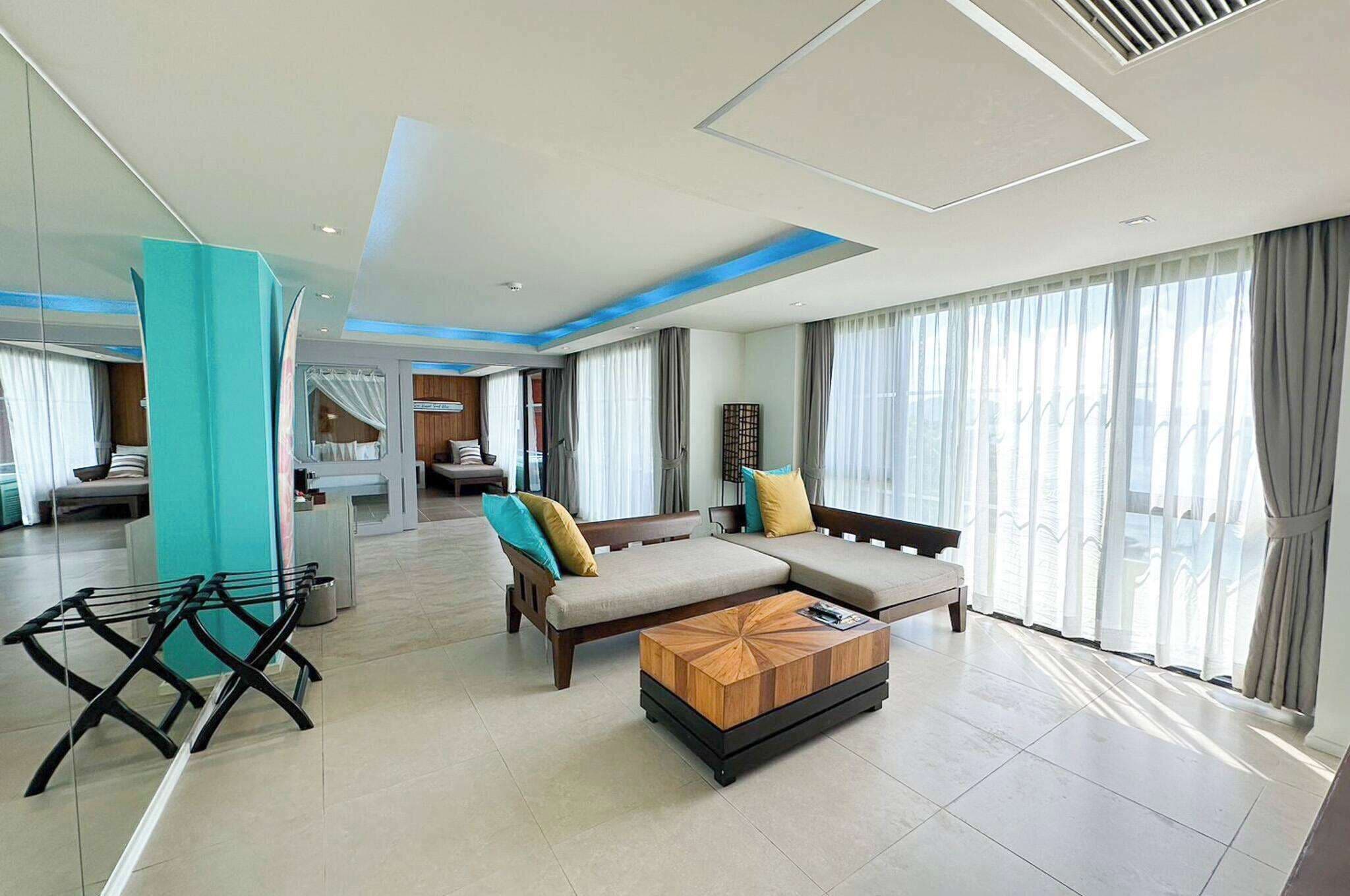 suite, 1 king bed, non smoking, sea view | minibar, in-room safe, individually furnished, desk