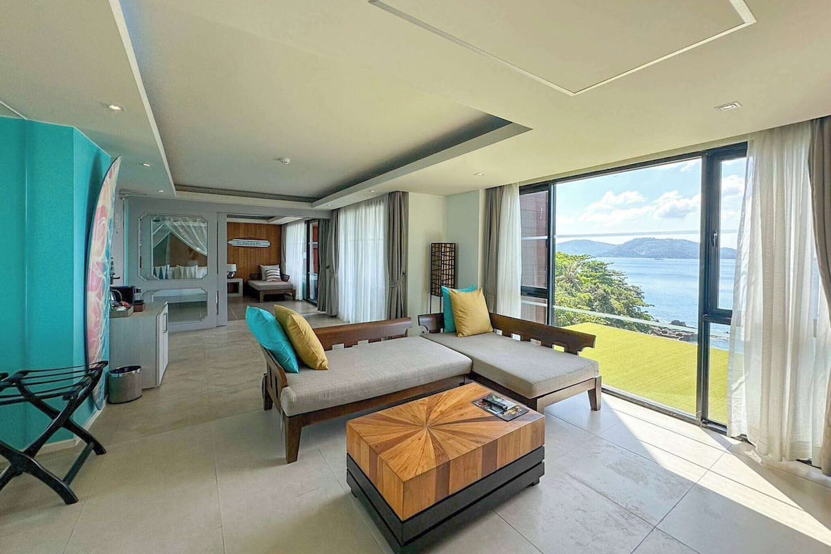 suite, 1 king bed, non smoking, sea view | minibar, in-room safe, individually furnished, desk