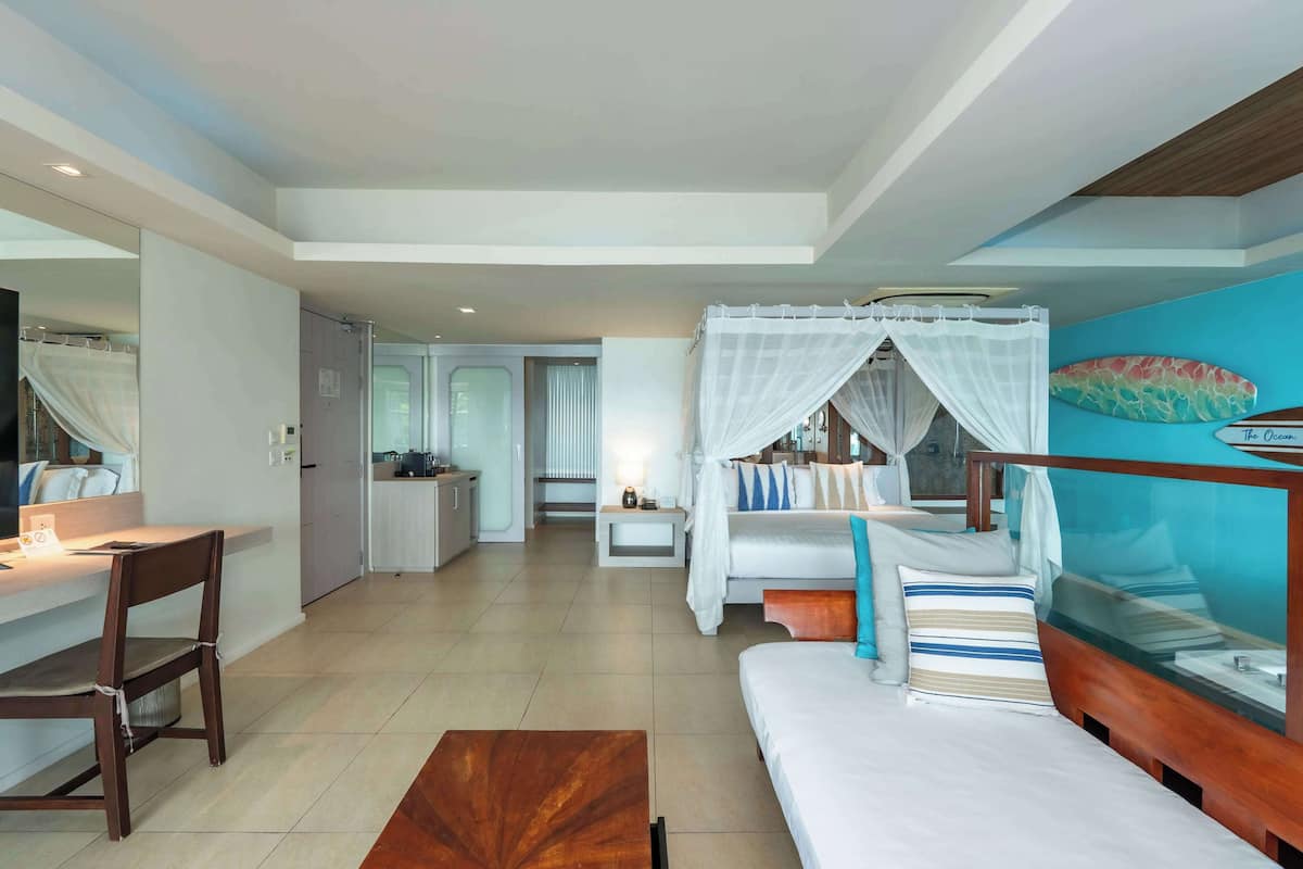Suite, 1 King Bed, Non Smoking, Pool Access