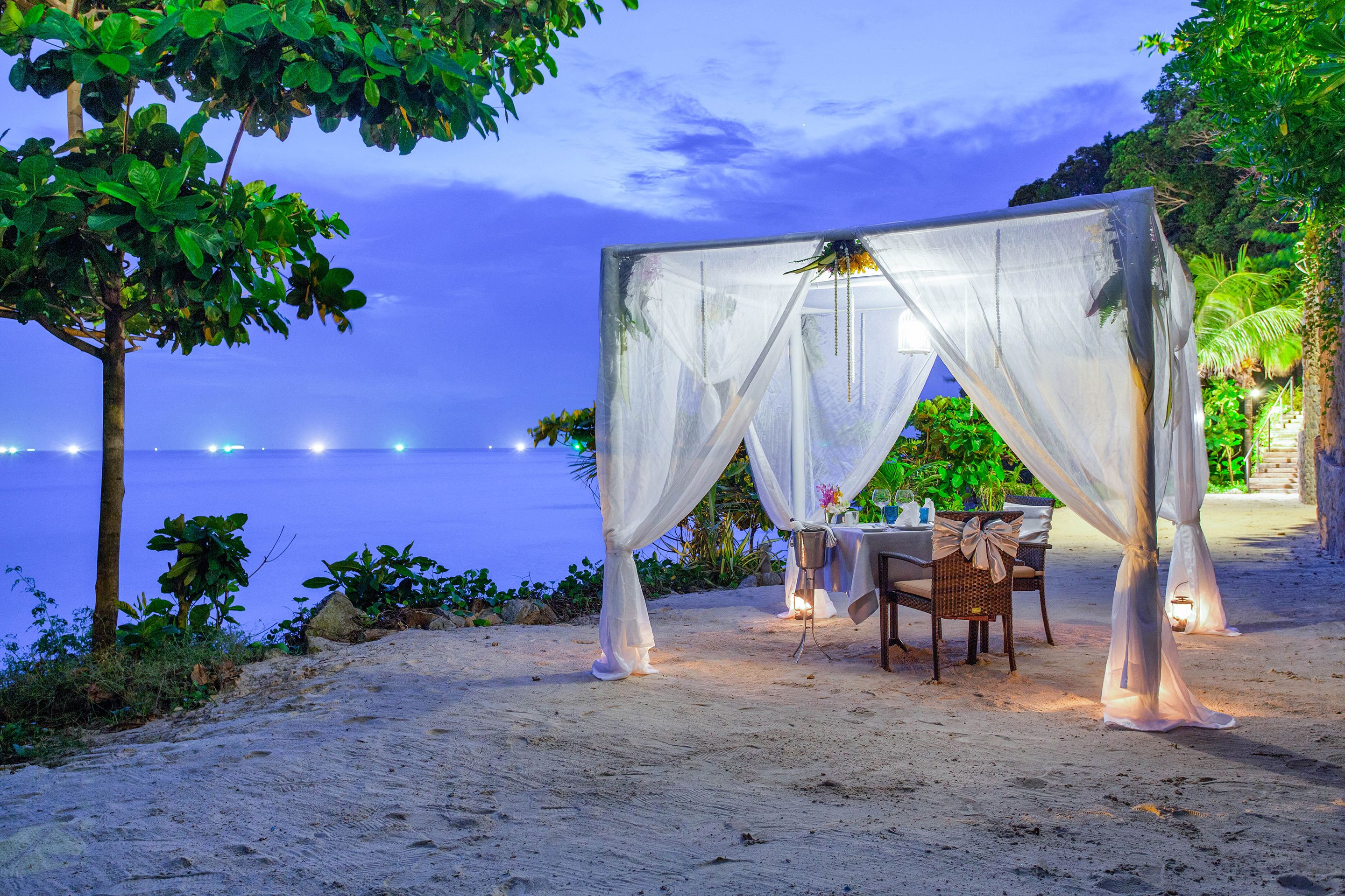 breakfast, lunch, dinner served; thai cuisine