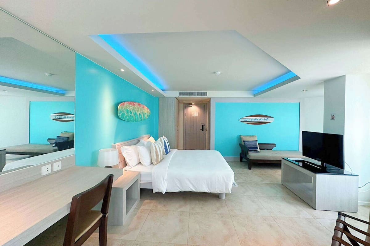 Superior Room, 1 King Bed, Non Smoking