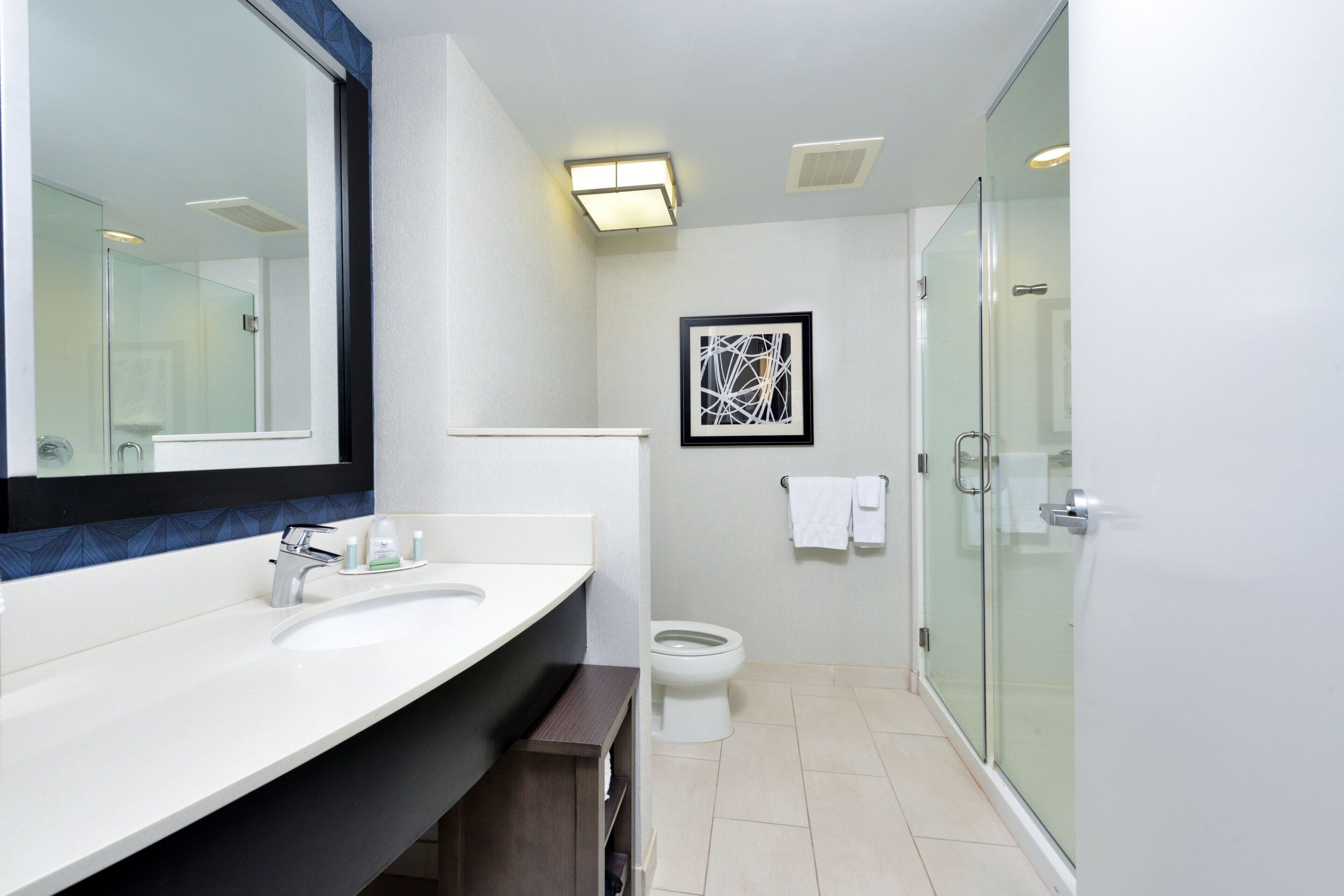 queen/queen | bathroom | free toiletries, hair dryer, towels