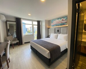 Deluxe-værelse | Egyptiske bomuldslagner, premium-sengetøj, dundyner, minibar