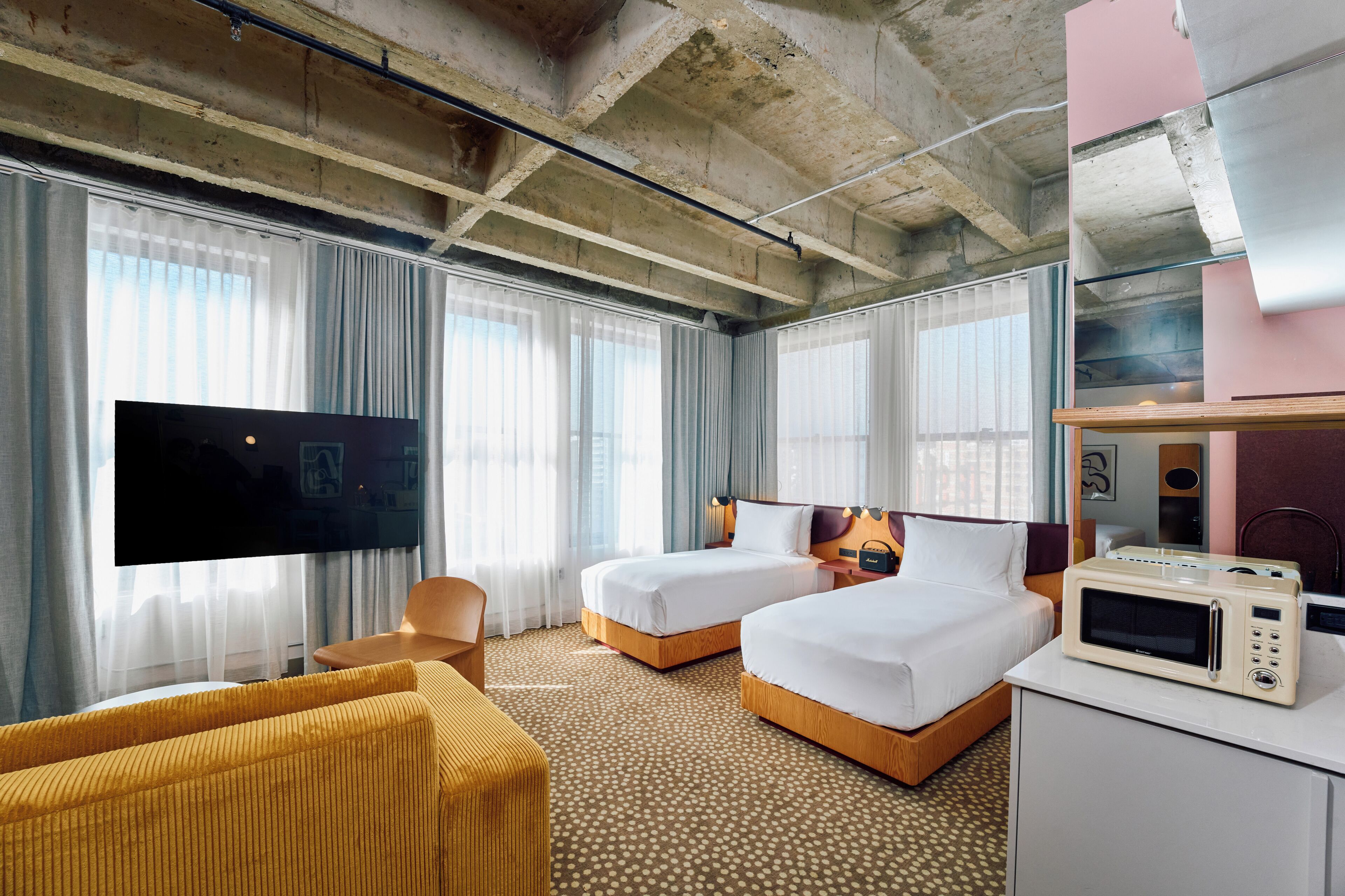 Premium bedding, in-room safe, desk, blackout drapes