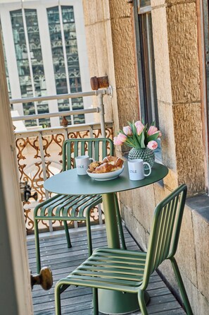 King Room with Balcony (Self Check-in) | Terrace/patio