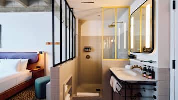 Shower, free toiletries, hair dryer, towels