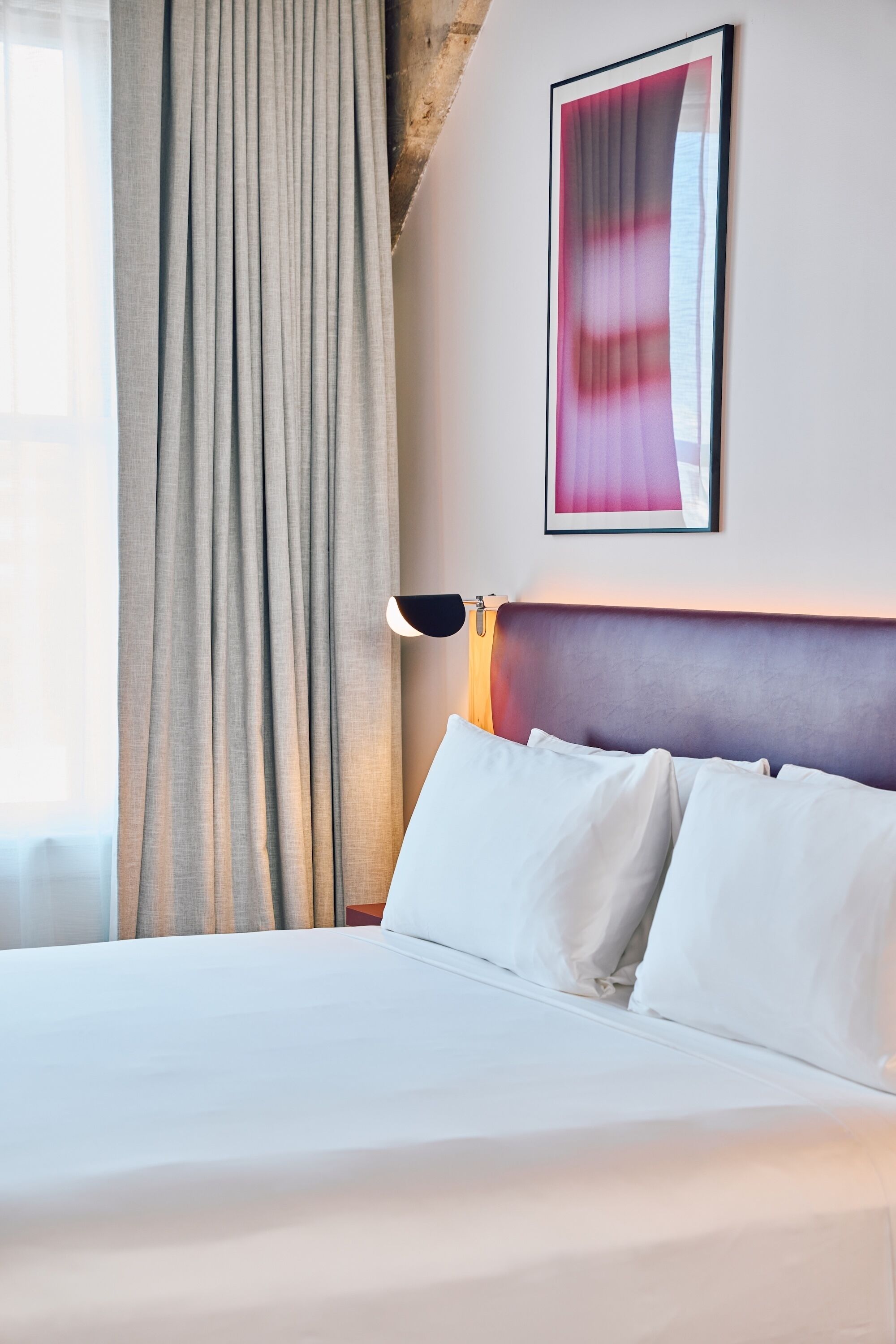 Kamer (Lean On-Site Support) | Luxe beddengoed, een kluis op de kamer, een bureau