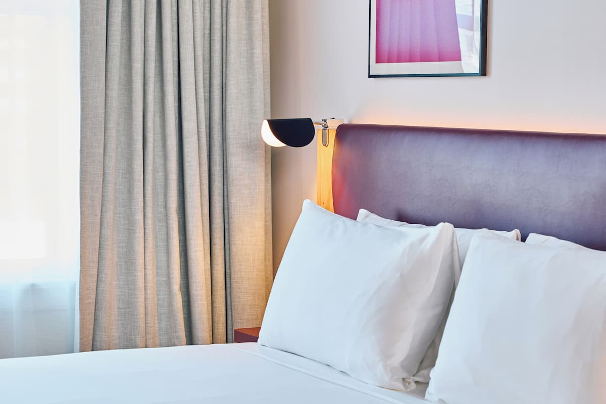 Premium bedding, in-room safe, desk, blackout drapes