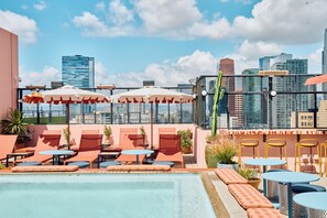 Outdoor pool - STILE Downtown Los Angeles (Los Angeles)
