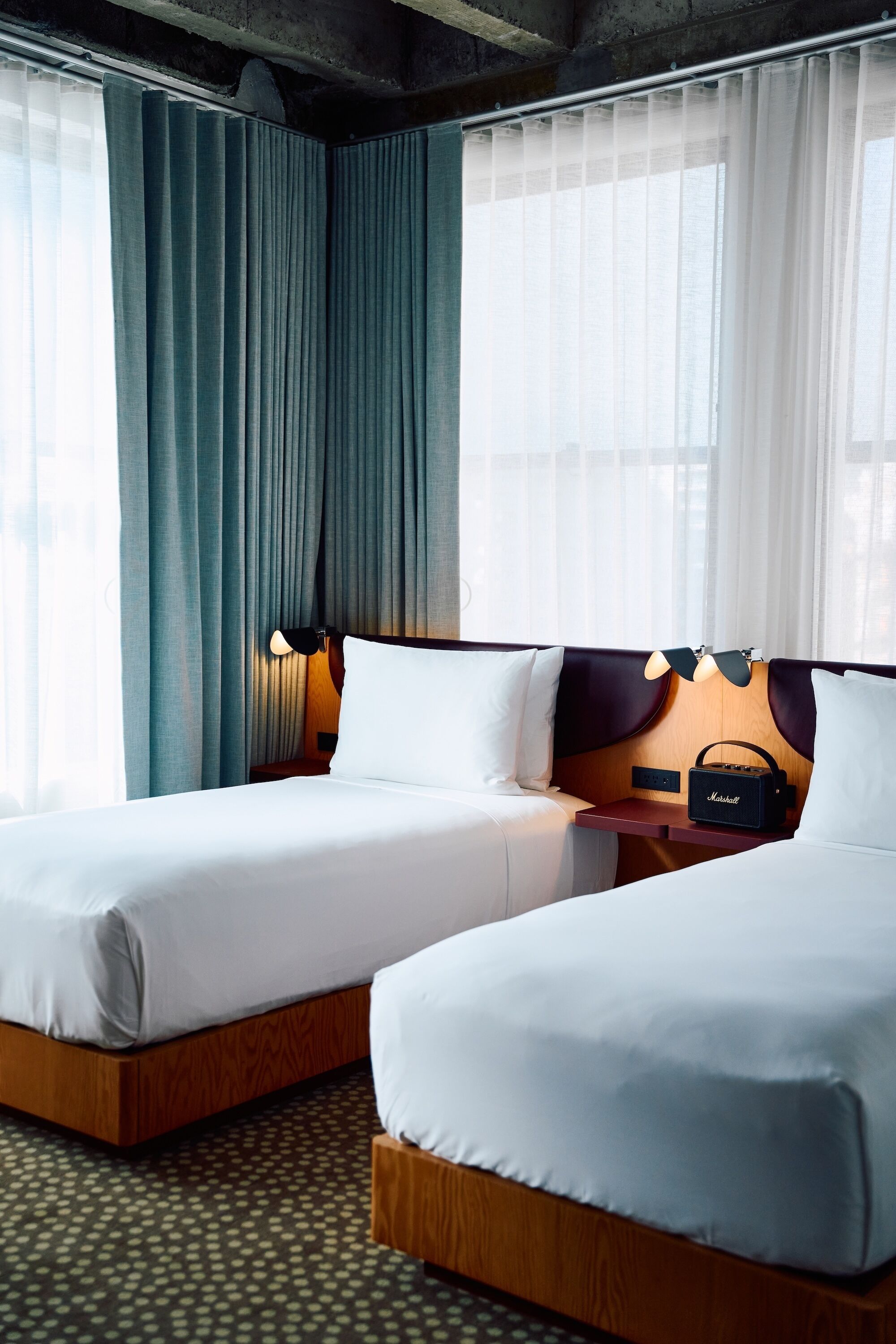 Kamer (Tri King Stuite (Self Check-in)) | Luxe beddengoed, een kluis op de kamer, een bureau