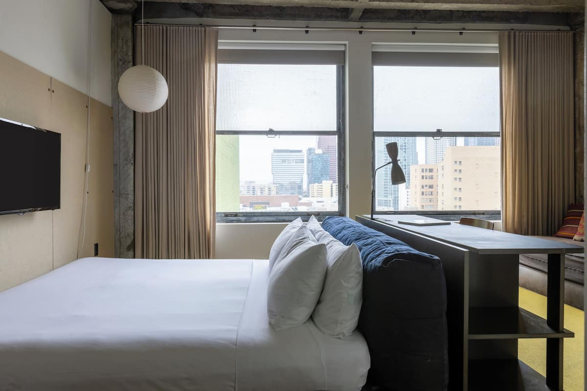 Deluxe King Room (Self Check-in)