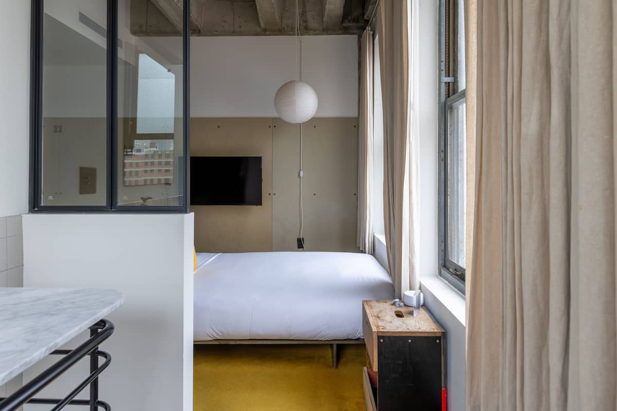 Deluxe Queen Room (Self Check-in)