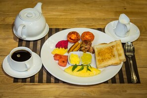 每日供應全套早餐 (每人 USD4)