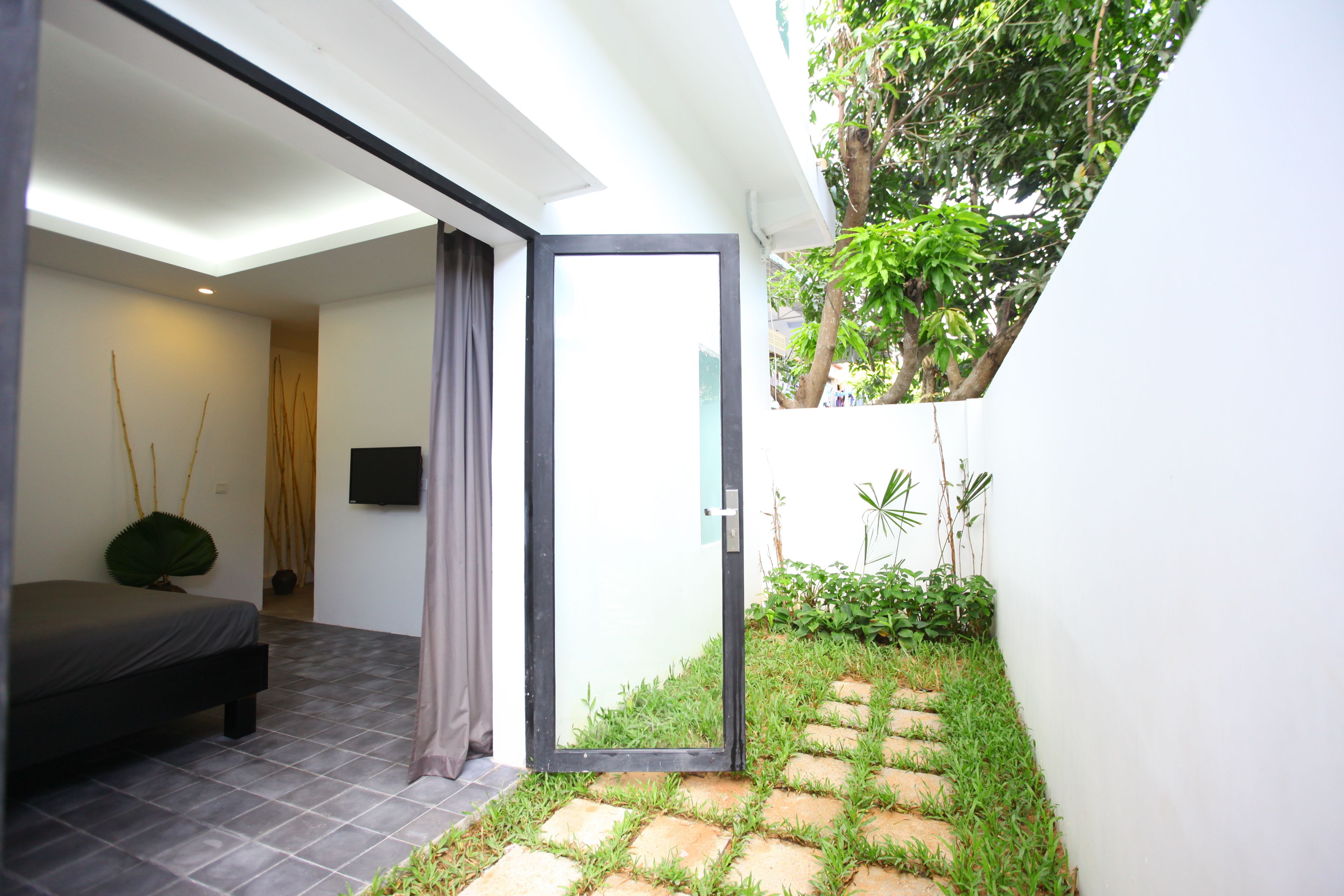 deluxe double room with private garden-free round trip transfer | terrace/patio