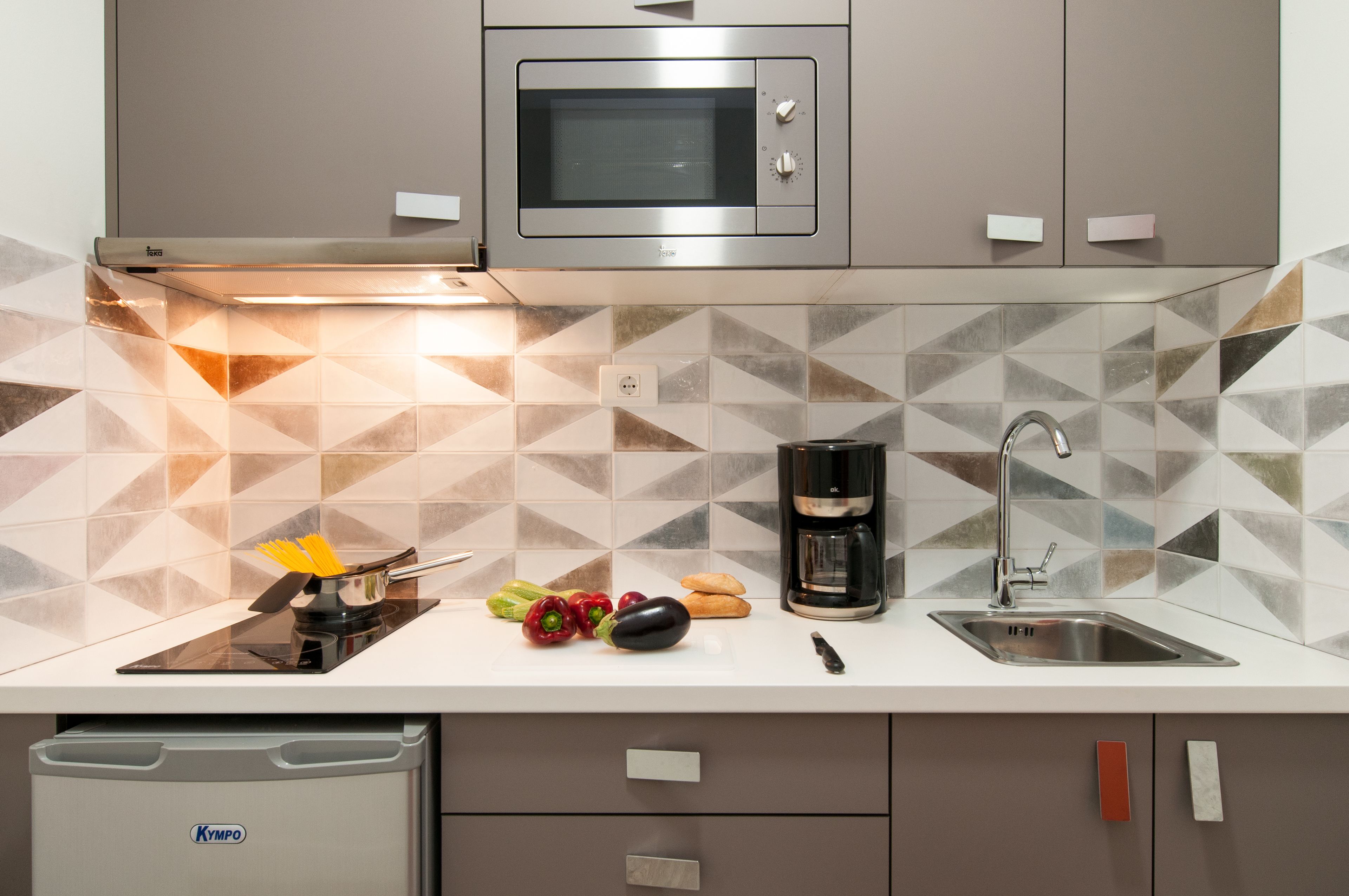 apartment, 1 bedroom, ground floor | private kitchen | fridge, microwave, stovetop, espresso maker