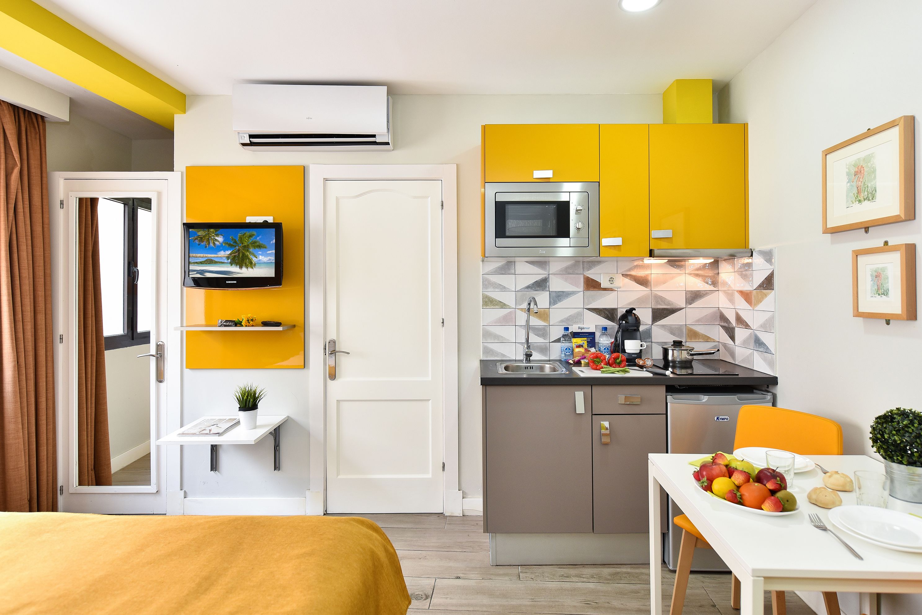 studio | private kitchen | fridge, microwave, stovetop, espresso maker