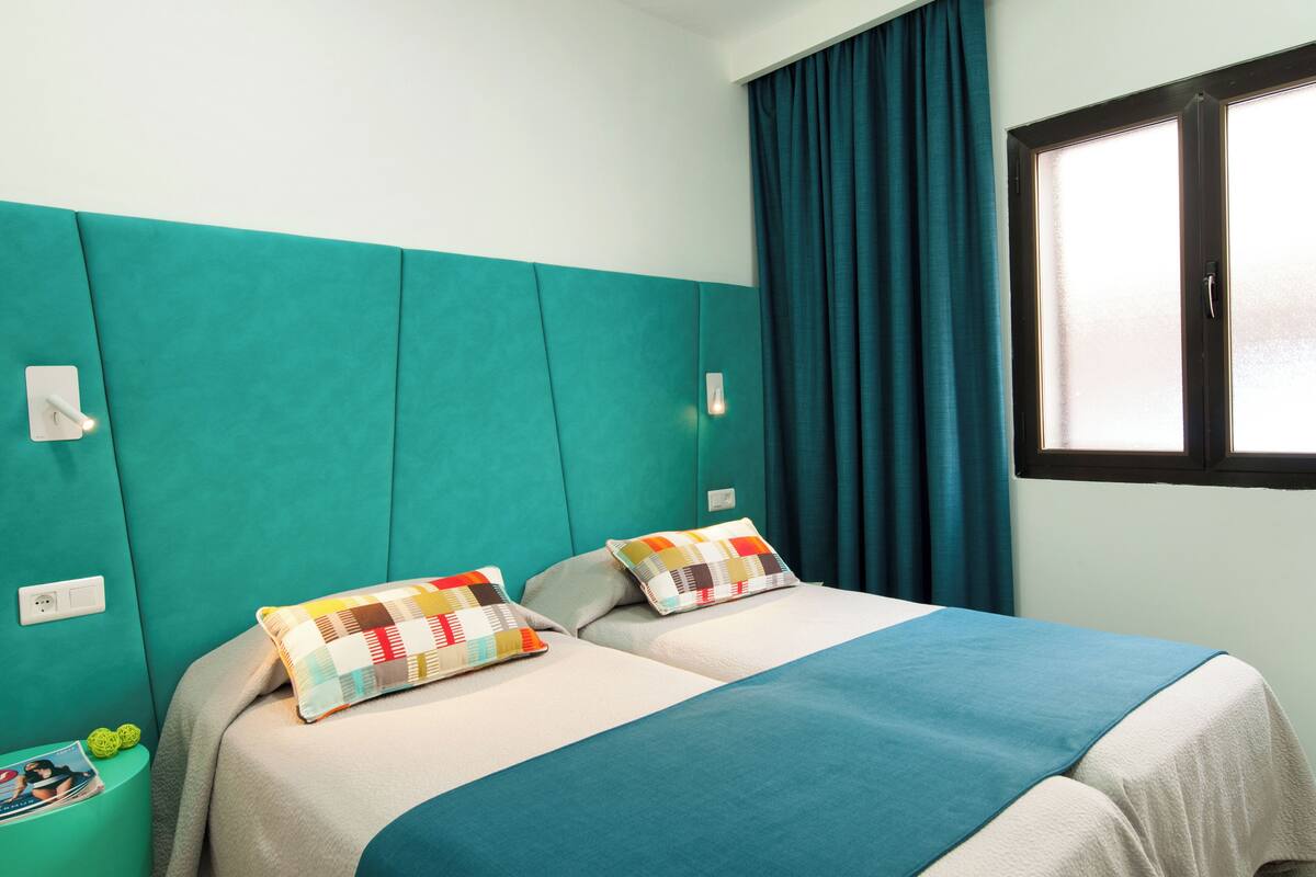 Zimmersafe, Verdunkelungsvorhänge, schallisolierte Zimmer