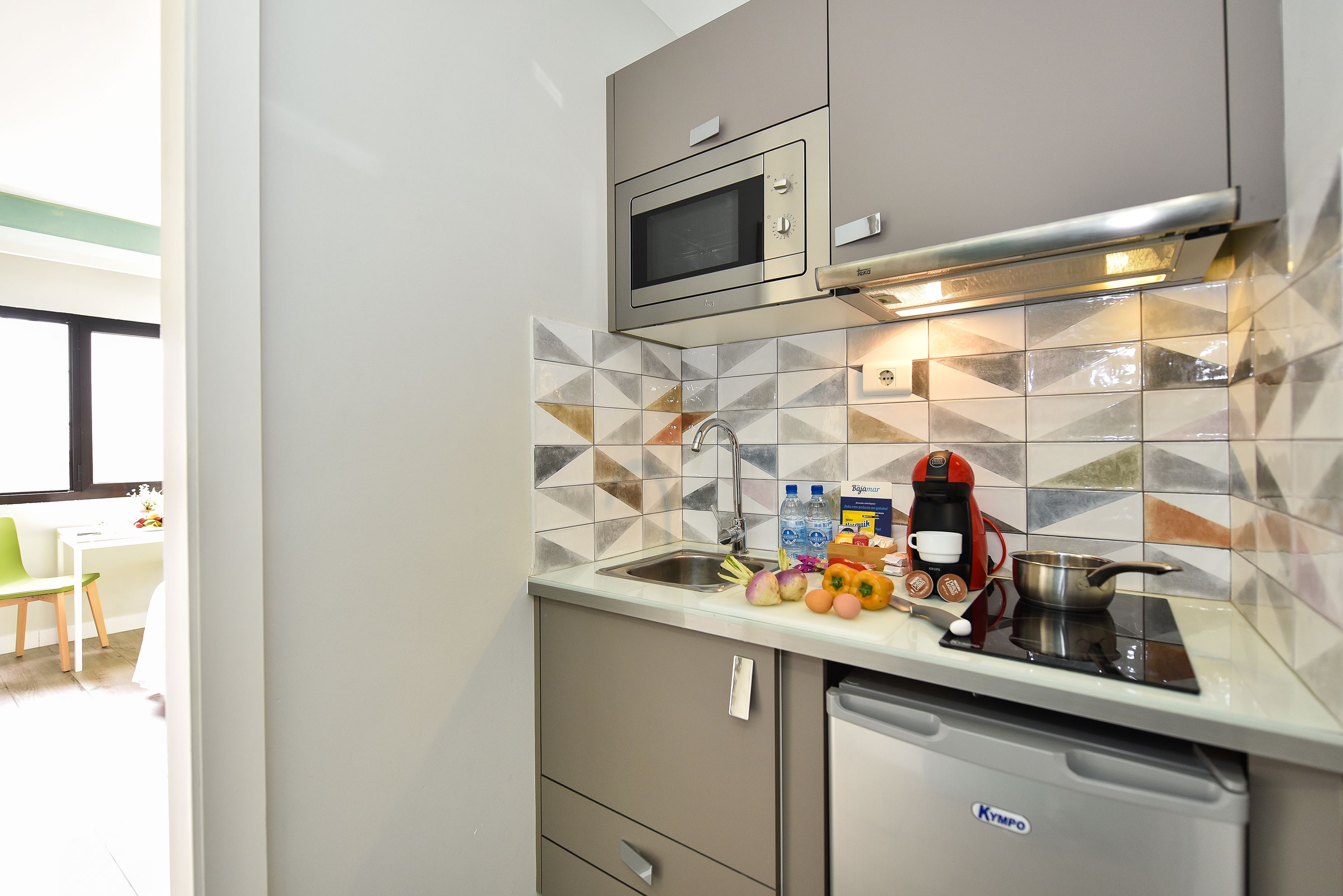 superior room | private kitchen | fridge, microwave, stovetop, espresso maker