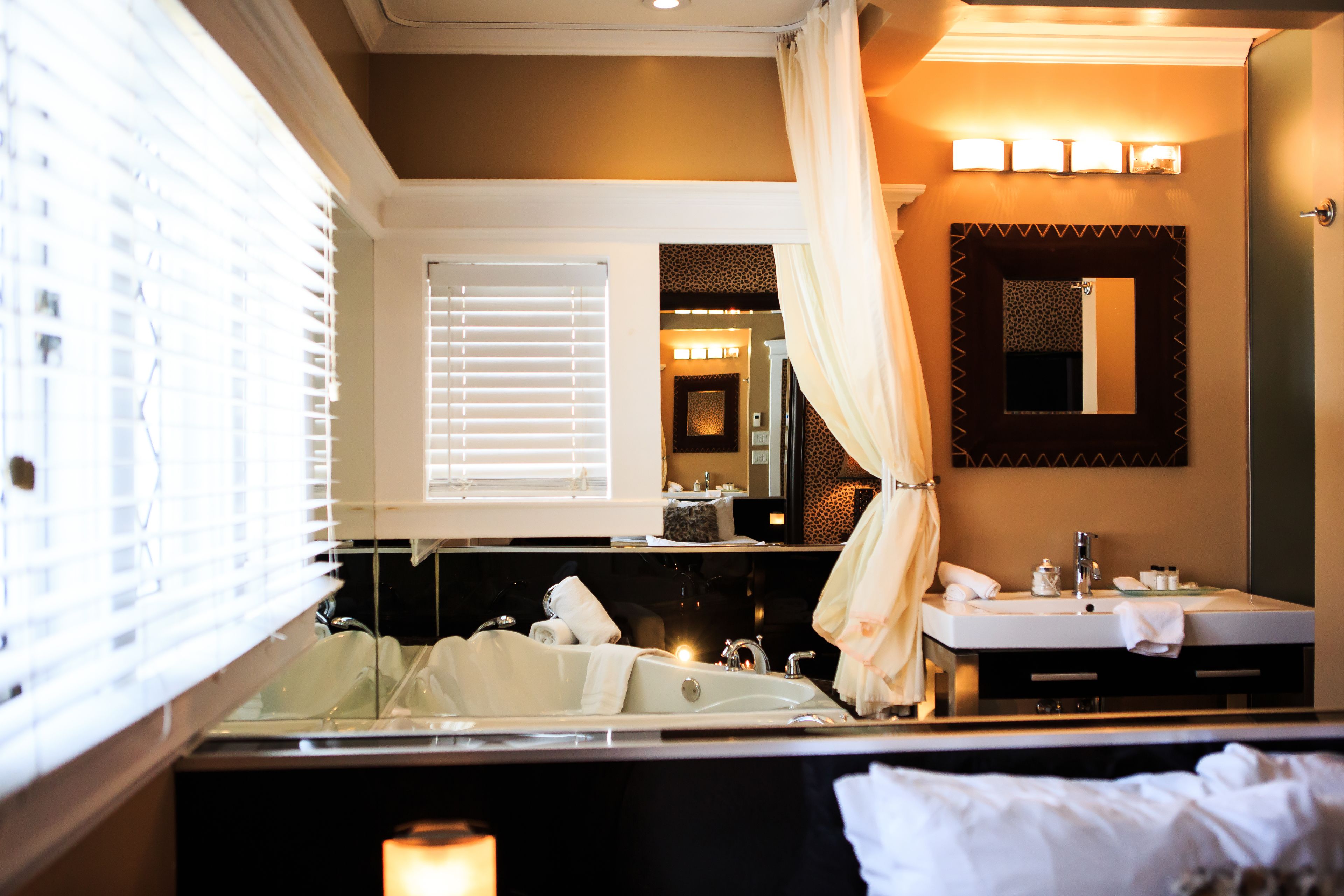 Photo - Leaside Manor