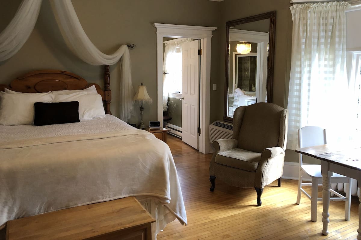 Port Royal | 1 bedroom, individually decorated, individually furnished