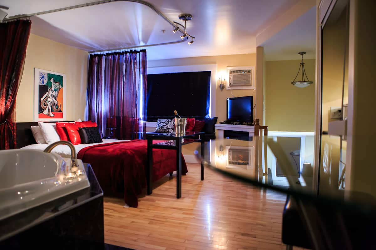 1 bedroom, individually decorated, individually furnished