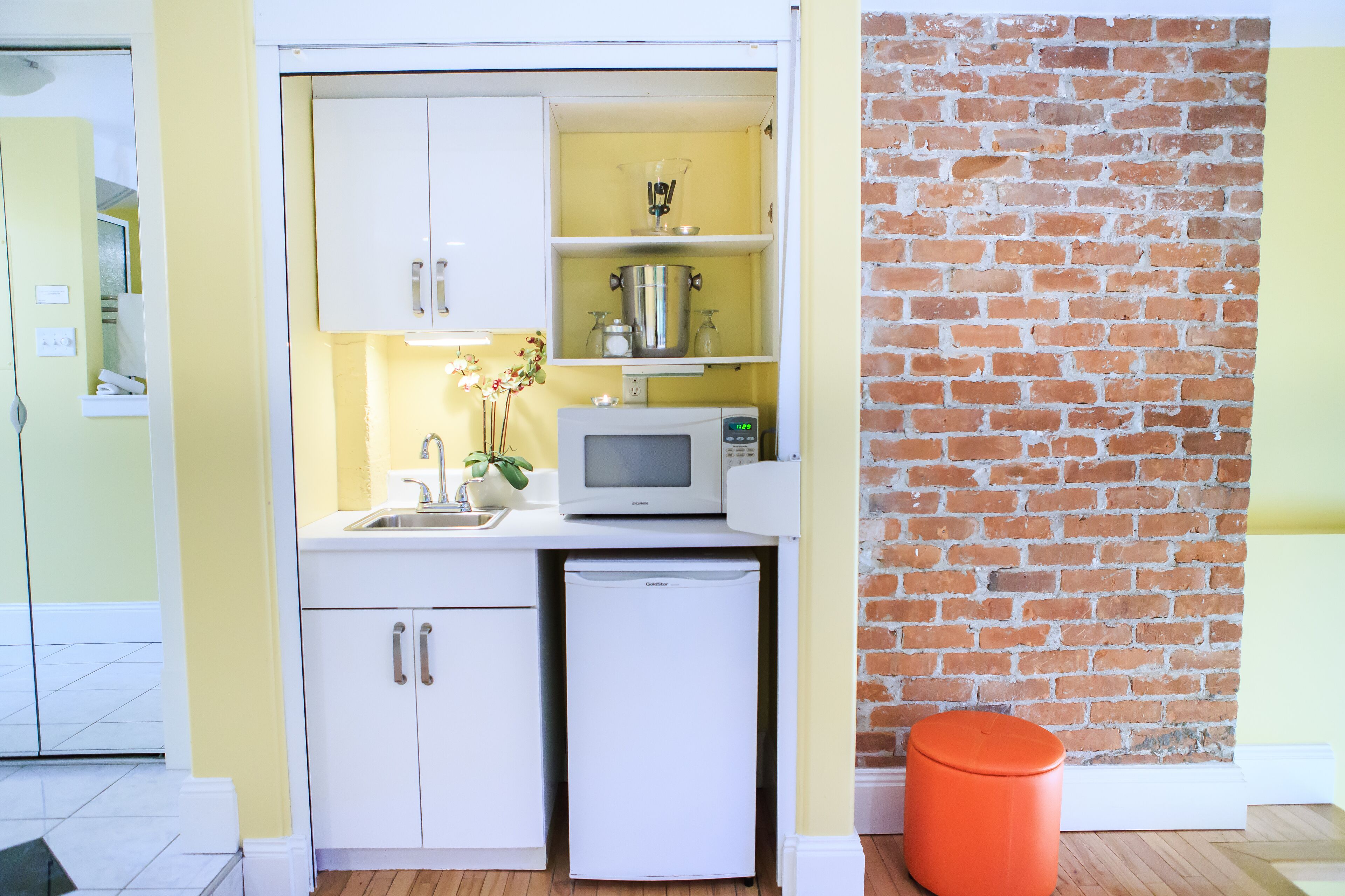 Photo - Leaside Manor