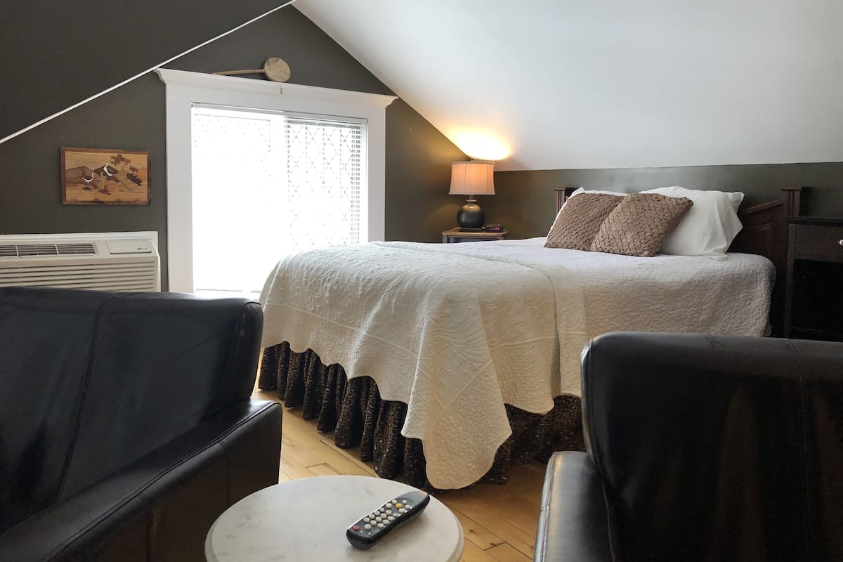 Argentia Suite | 1 bedroom, individually decorated, individually furnished