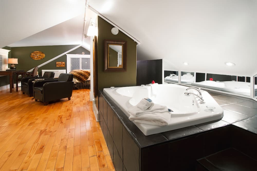 Leaside Manor by The Leaside Group