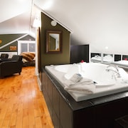 Leaside Manor by The Leaside Group