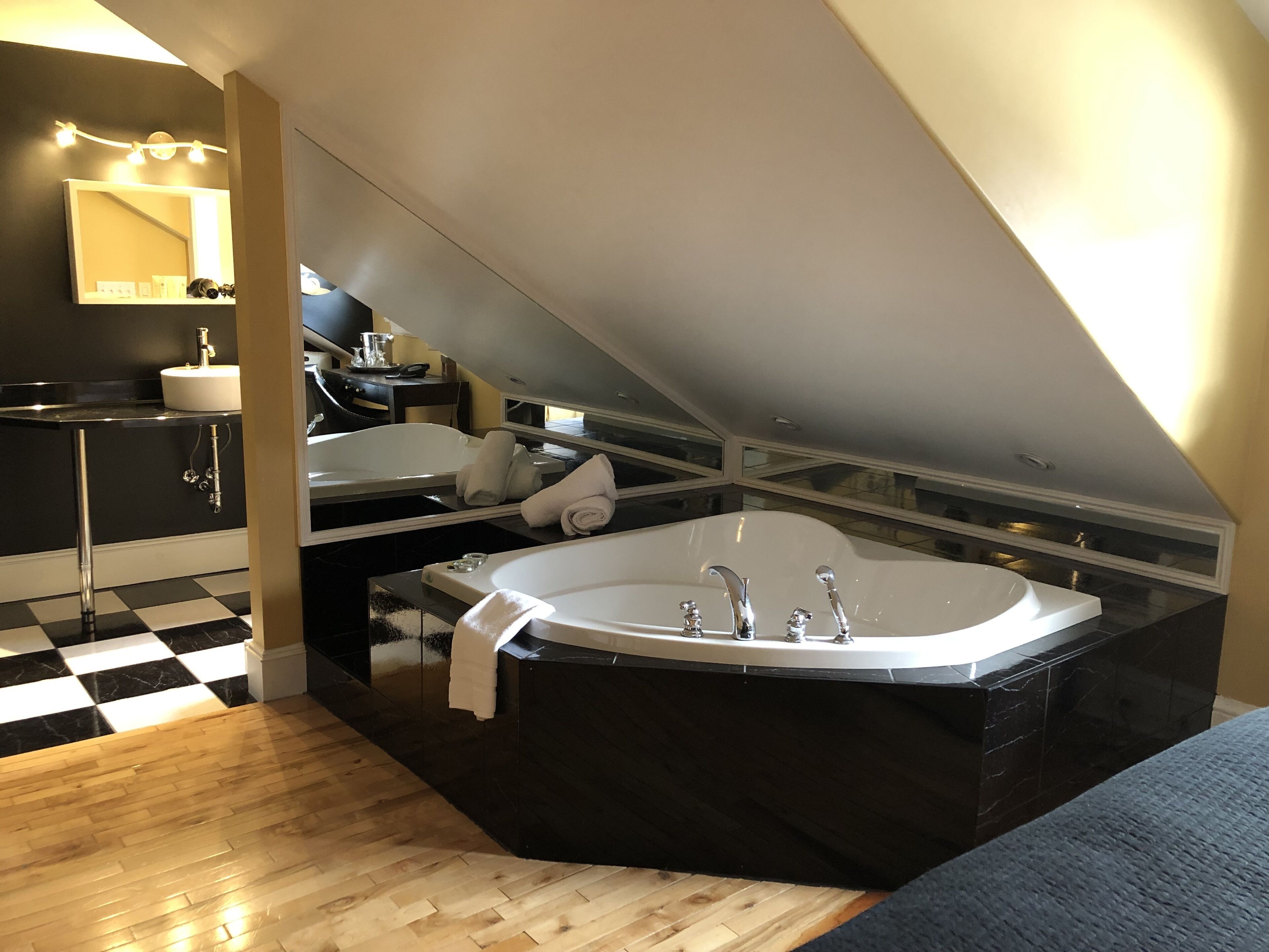 Photo - Leaside Manor