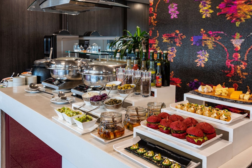 Hotel NH Bogotá Urban 26 Royal by null