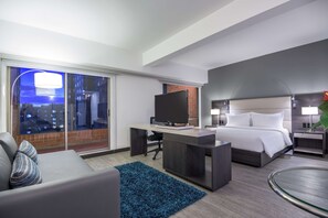 In-room safe, desk, laptop workspace, soundproofing - NH Bogotá Urban 26 Royal (Bogotá)
