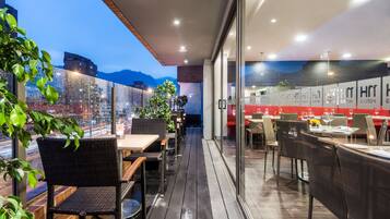 Se sirven desayunos, comidas, cenas y cocina italiana