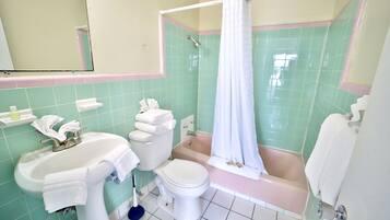 Standard | Bathroom | Combined shower/tub, free toiletries, towels