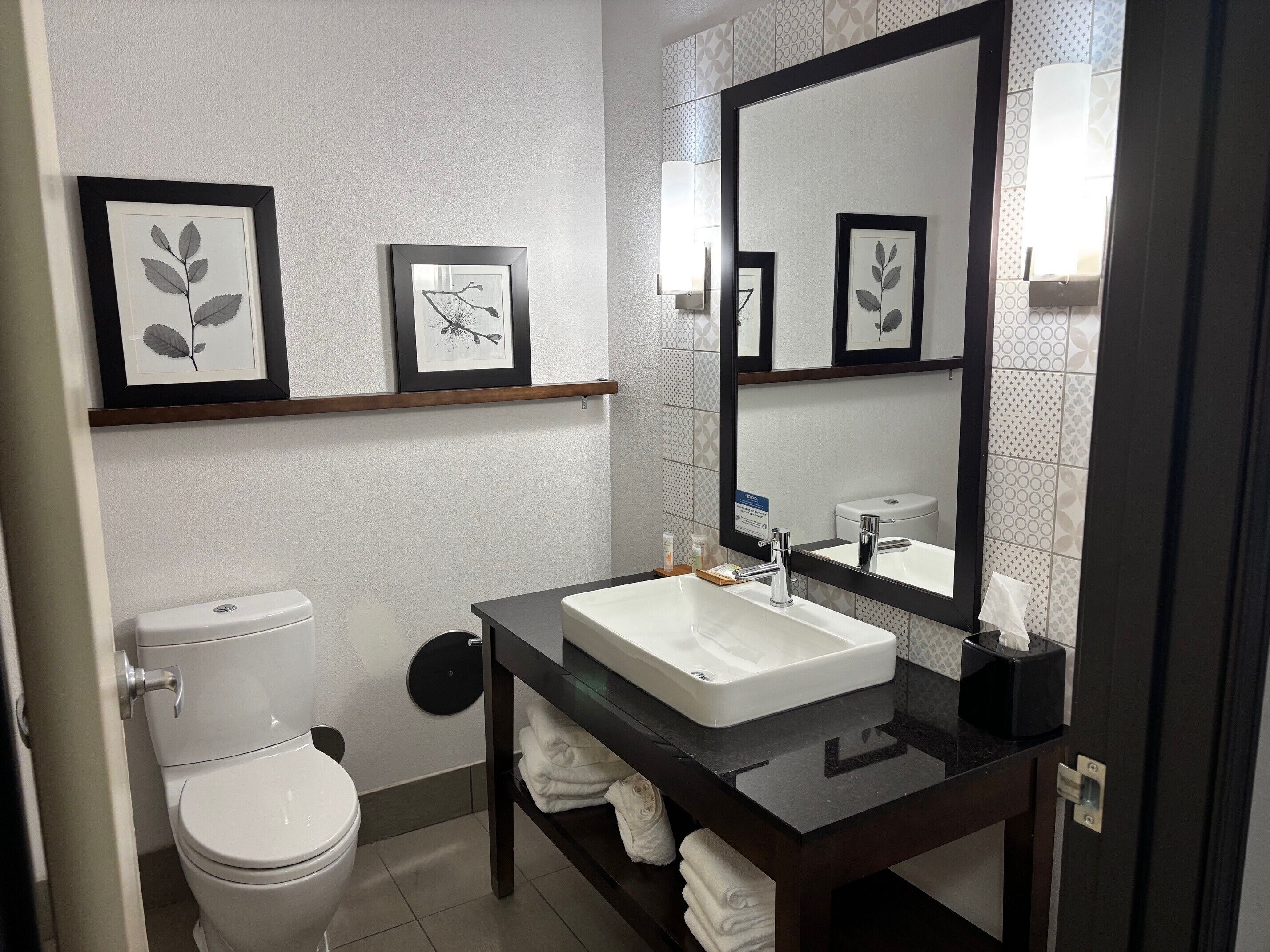 combined shower/bathtub, eco-friendly toiletries, hair dryer, towels