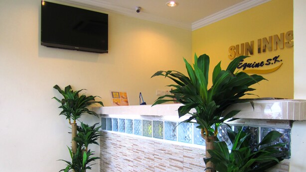 A reception area with a TV, a reception desk, and potted plants. - Sun Inns Hotel Equine Seri Kembangan (Seri Kembangan)