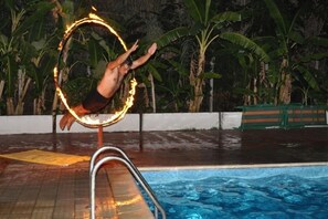 Pertunjukan teater